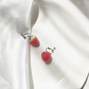 Women's Strawberry Strawberry Cute Fruit Earrings for Both Ears